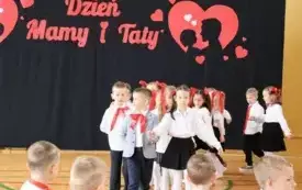 Dzień Mamy i Taty w grupach przedszkolnych w PSP w Chybicach 19