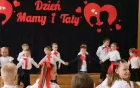 Dzień Mamy i Taty w grupach przedszkolnych w PSP w Chybicach 20
