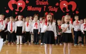 Dzień Mamy i Taty w grupach przedszkolnych w PSP w Chybicach 30