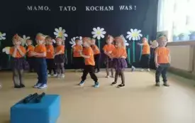 Dzień Mamy i Taty w grupach przedszkolnych w PSP w Chybicach 41