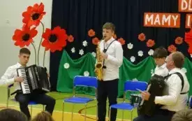Koncert muzyczny uczni&oacute;w Państwowej Szkoły Muzycznej w PSP w Godowie 6
