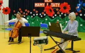 Koncert muzyczny uczni&oacute;w Państwowej Szkoły Muzycznej w PSP w Godowie 8