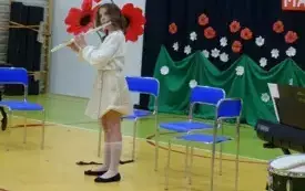 Koncert muzyczny uczni&oacute;w Państwowej Szkoły Muzycznej w PSP w Godowie 14