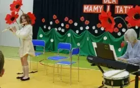 Koncert muzyczny uczni&oacute;w Państwowej Szkoły Muzycznej w PSP w Godowie 15