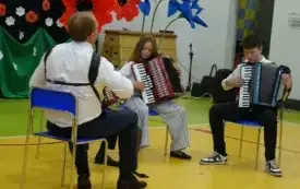 Koncert muzyczny uczni&oacute;w Państwowej Szkoły Muzycznej w PSP w Godowie 18