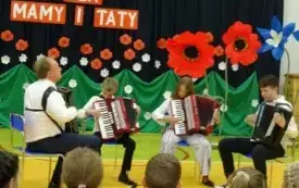 Koncert muzyczny uczni&oacute;w Państwowej Szkoły Muzycznej w PSP w Godowie 19