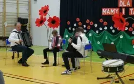 Koncert muzyczny uczni&oacute;w Państwowej Szkoły Muzycznej w PSP w Godowie 20