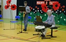 Koncert muzyczny uczni&oacute;w Państwowej Szkoły Muzycznej w PSP w Godowie 26