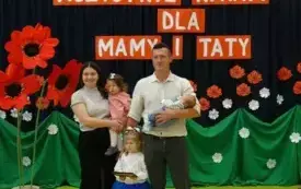 Wszystkie kwiaty dla mamy i taty od przedszkolak&oacute;w z Godowa 2
