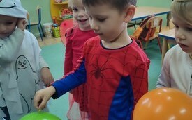 Andrzejkowe wr&oacute;żby w oddziałach przedszkolnych - PSP Łomno 16