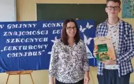 Galeria aktualności  V Gminny Konkurs Znajomości Lektur Szkolnych &bdquo;Lekturowy Omnibus&rdquo; &ndash; Szerzawy 2025  7