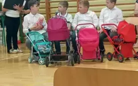 Dzień Mamy i Taty w PSP im. W. Pomianowskiej w Radkowicach 10