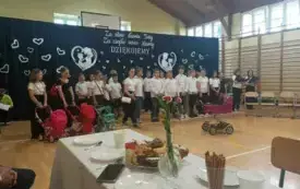 Dzień Mamy i Taty w PSP im. W. Pomianowskiej w Radkowicach 12