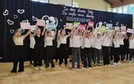 Dzień Mamy i Taty w PSP im. W. Pomianowskiej w Radkowicach 14