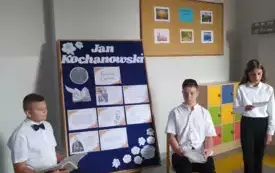 Narodowe czytanie w PSP w Łomnie 4