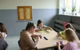 Warsztaty wycinanki świętokrzyskiej w Publicznej Szkole Podstawowej im. Feliksa Szczęsnego Karnickiego w Chybicach 14