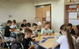 Warsztaty wycinanki świętokrzyskiej w Publicznej Szkole Podstawowej im. Feliksa Szczęsnego Karnickiego w Chybicach 18