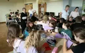 Warsztaty wycinanki świętokrzyskiej w Publicznej Szkole Podstawowej im. Feliksa Szczęsnego Karnickiego w Chybicach 22
