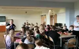 Warsztaty wycinanki świętokrzyskiej w Publicznej Szkole Podstawowej im. Feliksa Szczęsnego Karnickiego w Chybicach 24