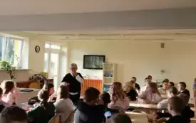 Warsztaty wycinanki świętokrzyskiej w Publicznej Szkole Podstawowej im. Feliksa Szczęsnego Karnickiego w Chybicach 26