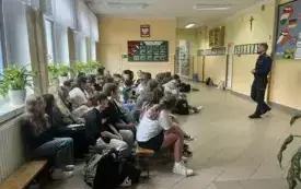 Spotkanie uczni&oacute;w PSP w Godowie z Policją - Bezpieczna droga do szkoły 1