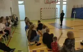 Spotkanie uczni&oacute;w PSP w Godowie z Policją - Bezpieczna droga do szkoły 7