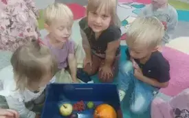 Przedszkolaki z Chybic żegnają lato, witają jesień 32