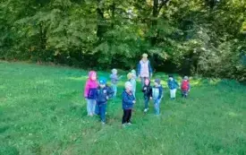 Przedszkolaki z grupy ,,0&rdquo;c w chybickim parku 11