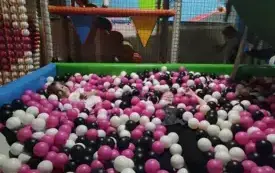 Wycieczka do &bdquo;Kombinatu Formy&rdquo; 30