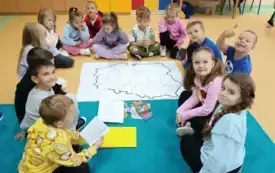 Projekt edukacyjny &bdquo;To jest Polska, tutaj żyjemy&rdquo; w przedszkolu w Chybicach  1