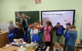 Spotkanie klasy I PSP w Godowie z audiofonolog Iwoną Tomaszewską - Hert 4