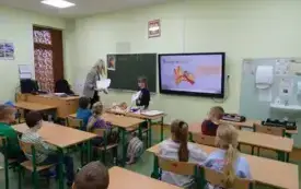 Spotkanie klasy I PSP w Godowie z audiofonolog Iwoną Tomaszewską - Hert 16