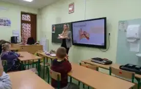 Spotkanie klasy I PSP w Godowie z audiofonolog Iwoną Tomaszewską - Hert 17