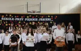 O szkole- przy pięknie jesieni&hellip; Akademia z okazji Dnia Nauczyciela w Publicznej Szkole Podstawowej im. Feliksa Szczęsnego Karnickiego w Chybicach 1