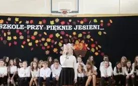 O szkole- przy pięknie jesieni&hellip; Akademia z okazji Dnia Nauczyciela w Publicznej Szkole Podstawowej im. Feliksa Szczęsnego Karnickiego w Chybicach 3