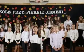 O szkole- przy pięknie jesieni&hellip; Akademia z okazji Dnia Nauczyciela w Publicznej Szkole Podstawowej im. Feliksa Szczęsnego Karnickiego w Chybicach 7