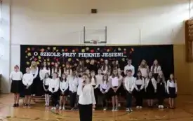 O szkole- przy pięknie jesieni&hellip; Akademia z okazji Dnia Nauczyciela w Publicznej Szkole Podstawowej im. Feliksa Szczęsnego Karnickiego w Chybicach 10