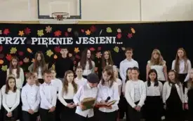 O szkole- przy pięknie jesieni&hellip; Akademia z okazji Dnia Nauczyciela w Publicznej Szkole Podstawowej im. Feliksa Szczęsnego Karnickiego w Chybicach 17