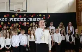 O szkole- przy pięknie jesieni&hellip; Akademia z okazji Dnia Nauczyciela w Publicznej Szkole Podstawowej im. Feliksa Szczęsnego Karnickiego w Chybicach 21