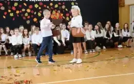 O szkole- przy pięknie jesieni&hellip; Akademia z okazji Dnia Nauczyciela w Publicznej Szkole Podstawowej im. Feliksa Szczęsnego Karnickiego w Chybicach 24