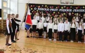 O szkole- przy pięknie jesieni&hellip; Akademia z okazji Dnia Nauczyciela w Publicznej Szkole Podstawowej im. Feliksa Szczęsnego Karnickiego w Chybicach 31