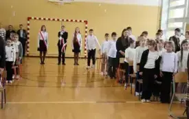 O szkole- przy pięknie jesieni&hellip; Akademia z okazji Dnia Nauczyciela w Publicznej Szkole Podstawowej im. Feliksa Szczęsnego Karnickiego w Chybicach 32