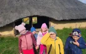 Wycieczka oddział&oacute;w przedszkolnych do Parku legend oraz na Święty Krzyż 10