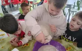 Dzień Chleba w świetlicy szkolnej PSP w Łomnie 12