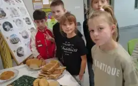 Dzień Chleba w świetlicy szkolnej PSP w Łomnie 20