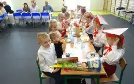 Ślubowanie i pasowanie na uczni&oacute;w klasy pierwszej PSP w Godowie 2