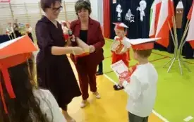 Ślubowanie i pasowanie na uczni&oacute;w klasy pierwszej PSP w Godowie 9