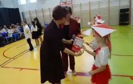 Ślubowanie i pasowanie na uczni&oacute;w klasy pierwszej PSP w Godowie 10