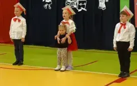 Ślubowanie i pasowanie na uczni&oacute;w klasy pierwszej PSP w Godowie 14