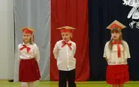 Ślubowanie i pasowanie na uczni&oacute;w klasy pierwszej PSP w Godowie 23